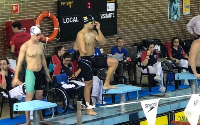 Óscar Salguero a punt de saltar a la piscina de Pozuela | Óscar Salguero